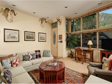 A WOW Interior Four Bedroom Luxury Ski Rental in Aspen